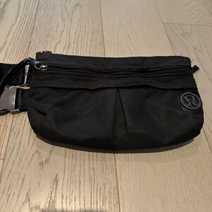 Lululemon pouch /belt bag in black nylon